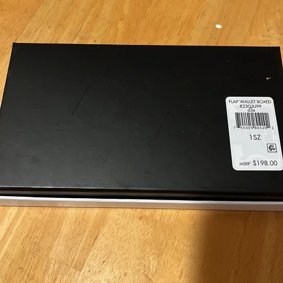 🛍️🏆Host Pick🏆 #793 NWT DKNY Wallet - Picture 10 of 13